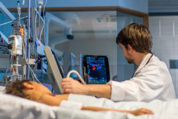 Entenda com a Dra. Thaline Neves Coutinho como o ecocardiograma revela o funcionamento do coração em detalhes.