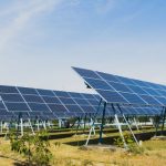 Teciomar Ábila questiona quando a energia solar vai impulsionar de vez a revolução sustentável nas estradas brasileiras.