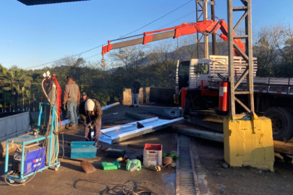 Altevir Seidel destaca a importância do planejamento de içamento para garantir o uso seguro de guindastes e munck em obras.