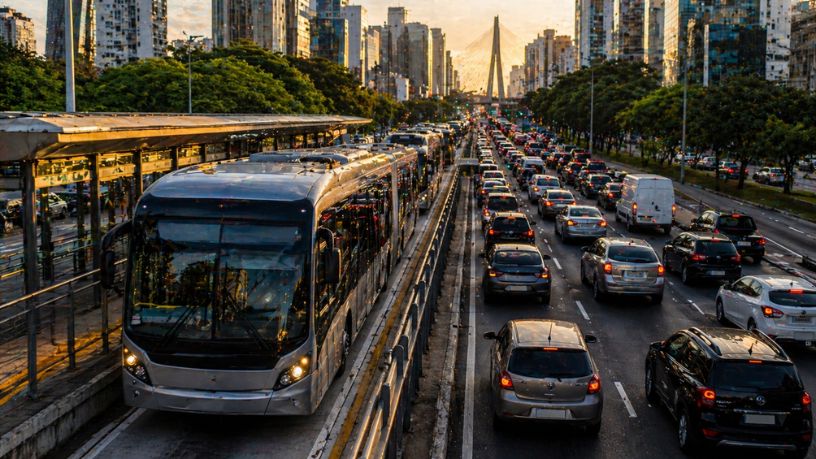 Ônibus mais lentos em São Paulo: por que o tempo de viagem aumentou e o que isso revela sobre a mobilidade urbana