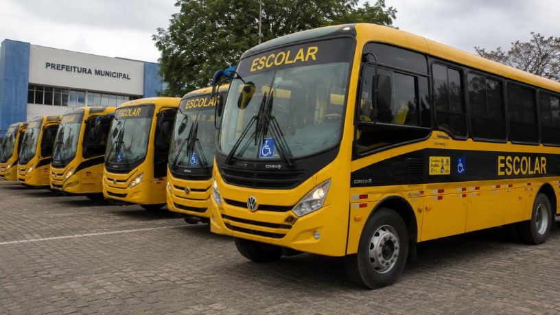 Transporte Escolar e Educação: Como a Entrega de Ônibus Pode Transformar a Realidade dos Municípios
