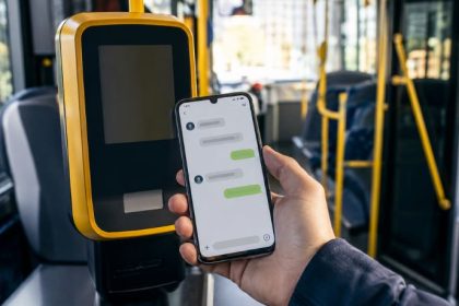 Recarga de ônibus pelo WhatsApp com IA transforma mobilidade urbana e acelera digitalização no transporte