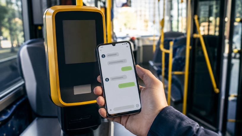 Recarga de ônibus pelo WhatsApp com IA transforma mobilidade urbana e acelera digitalização no transporte