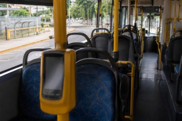 O Direito do Consumidor e a Política de Mobilidade Urbana no Debate sobre a Validade dos Créditos de Ônibus