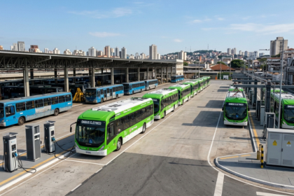 São Paulo amplia financiamento para ônibus elétricos: o que os US$ 496,6 milhões podem mudar no transporte público